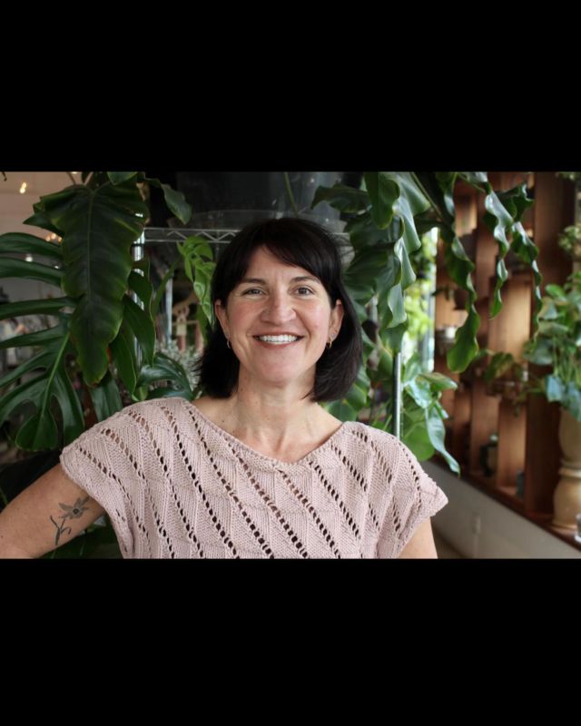 Introducing our board president of the PNWFlorist association, Sarah Helmstetter @solabeeflowers “I enjoy being a florist mostly because of the variety of distinct floral seasons we have here in Oregon. It allows me to not only work with a number of wonderful local growers, but it also creates a sense of excitement for each season. Each emerging flower or green brings a new creative inspiration, each one replacing the last from what the weather brings in that particular year. Every season brings new favorites which I add to my ever growing list. Always changing, always new, always beautiful!” #flowersmakeeverythingbetter #portlandflorist #portlandfloristshop #pdxflorist #pdxflowershop #pnwflorist #pnwflorists #smallbizpdx