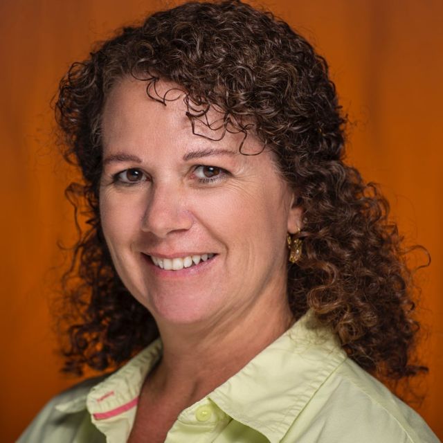 Introducing our director of Membership for the PNWFlorist association Wendi Day @oldtownflorist 
“My favorite part of being a florist is, being able to connect with customers and create florals for all important and intimate life stages; from births to death and everything in between. 
I also get so excited with seasonal changes and knowing what great flowers we have here in the Pacific NW to look forward to!” #portlandflorist #pdxflorist #pnwflorist #pdxflowershop #portlandflowershop #oregonflorist #smallbizpdx #flowersmakeeverythingbetter