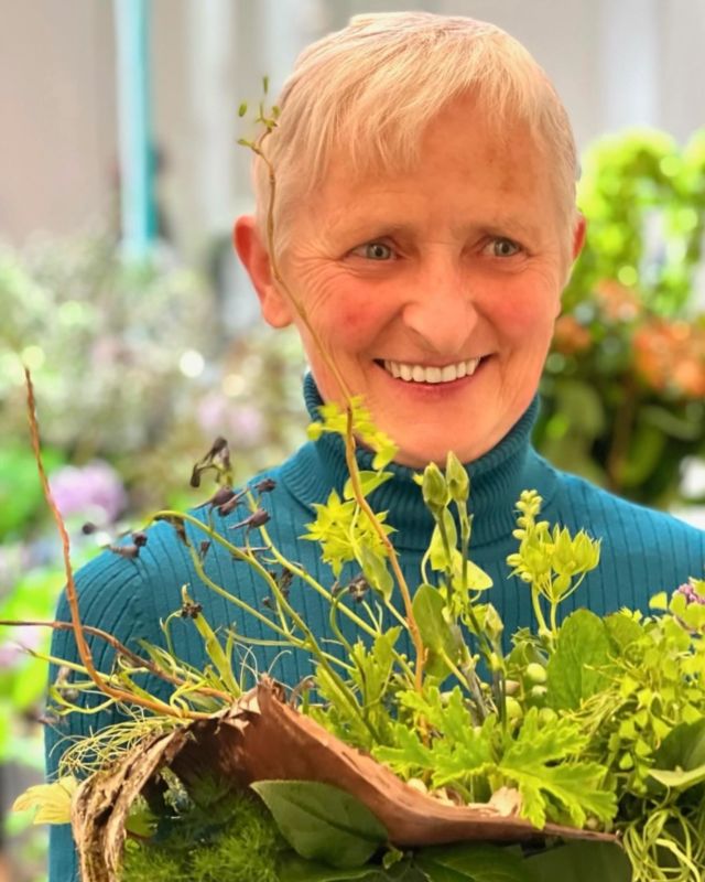 We are excited to announce a fantastic opportunity! The PNWFA is hosting two workshops featuring Françoise Weeks. April 20th the morning workshop is featuring centerpieces and afternoon workshop features wearables. Book an all day ticket and it includes lunch and a signed copy of her new book, “Wonders of Woodland”There are limited spots for this workshop, registration is open under the events section through our website or link in our bio #oregonflorists #washingtonflorist #portlandflorists